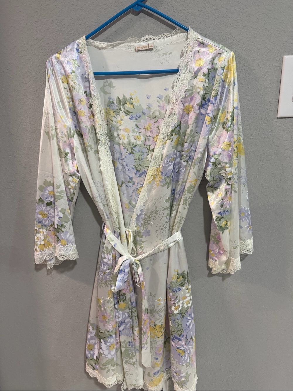 Floral Lace-Trim Satin Robe in Pastel Multicolor by Love, Lorn L/XL